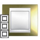 Рамка хамелеон с белым декоративным элементом на три поста вертикальная Schneider Electric Unica золото